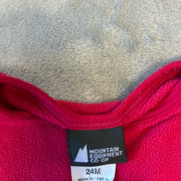 MEC - Pink microfleece long sleeve Onesie shirt. Size 24 months - Picture 2 of 4